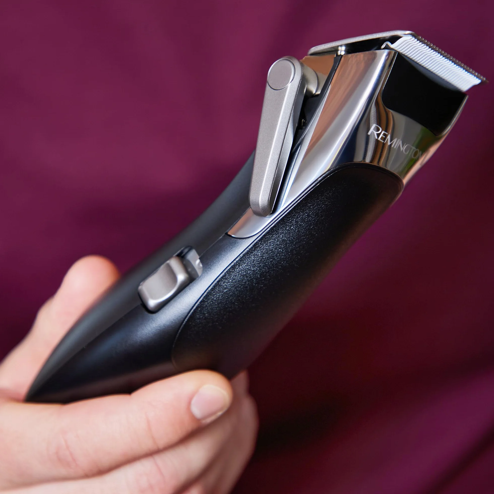 Remington Máquina de Cortar Pelo Stylist, Cortapelos con Cable e Inalámbrico, Cuchillas de Cerámica Avanzada, 8 Peines, 40 min Autonomía, Palanca Selección Longitud, Maletín y 5 Accesorios - HC363C, unisex.