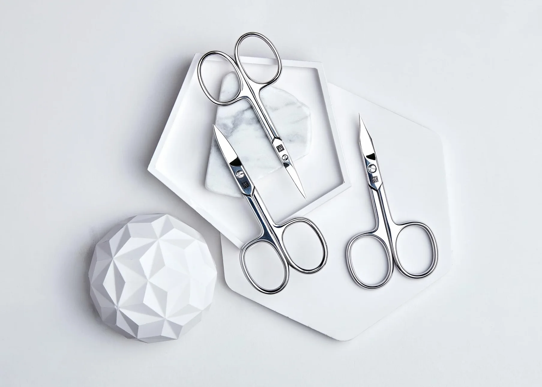 ZWILLING Tijeras para cutículas (Corte preciso para restos de cutícula, Filo afilado, Hipoalergénicas), Pulidas, Plata, 90 mm