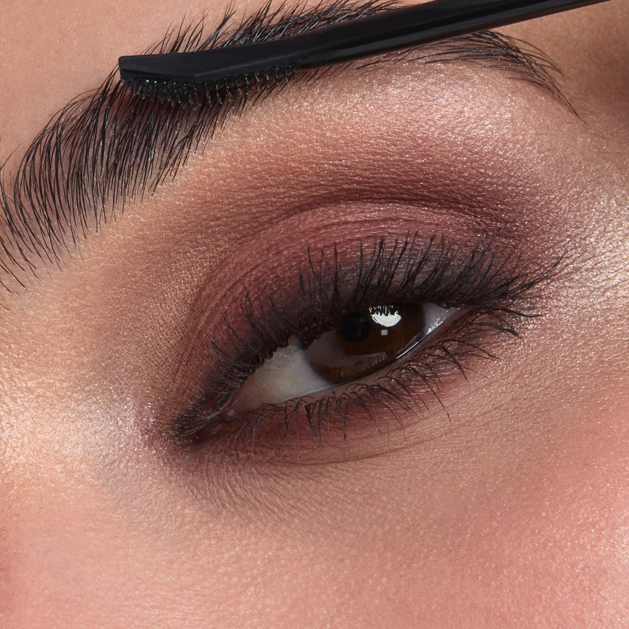 KIKO Milano Threads Of Time Glass Glow Icons Make Up Kit, Kit De Maquillaje De Regalo: Iluminador En Stick, Cera Para Cejas Y Brillo En Stick