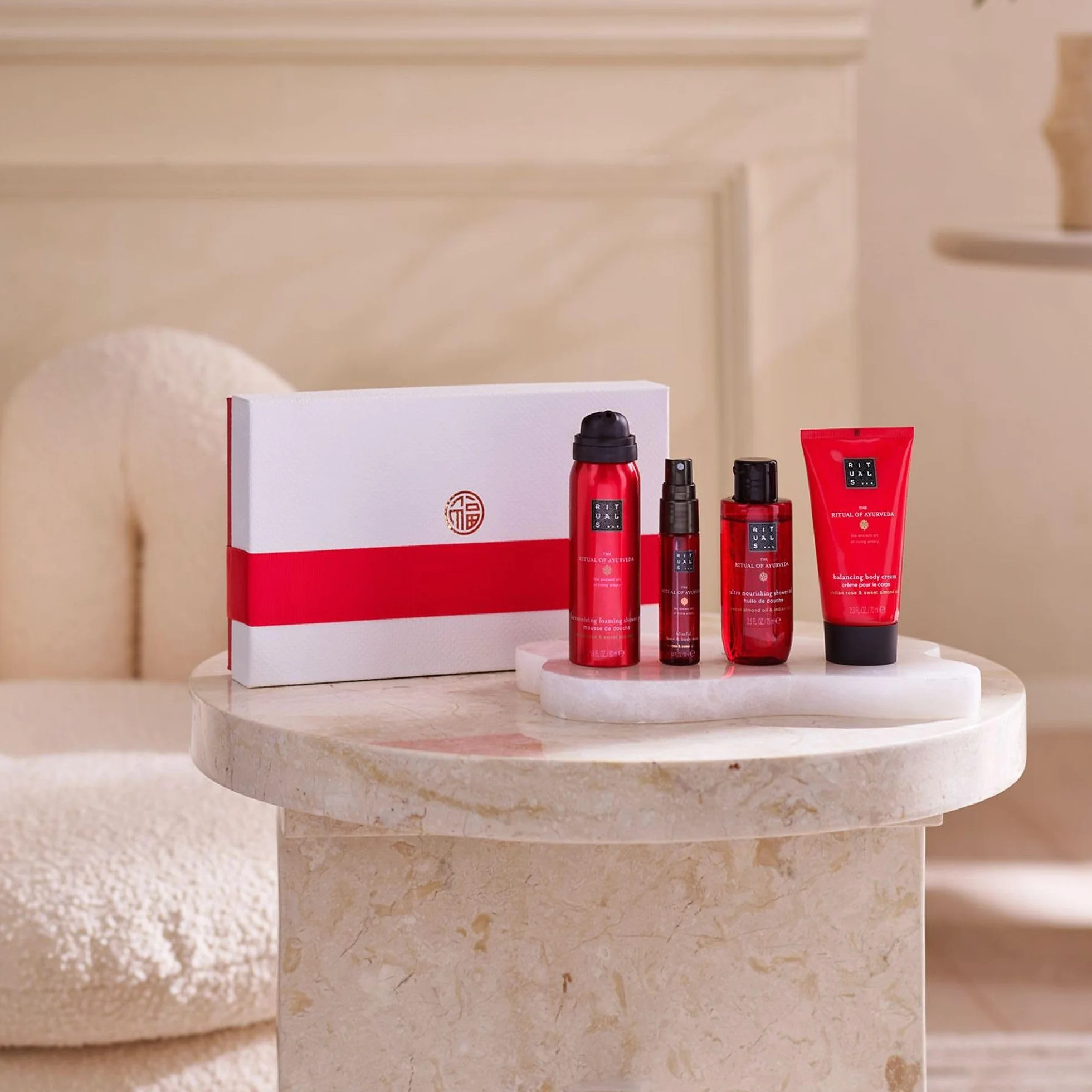 RITUALS Caja de regalo The Ritual of Ayurveda, Small - Set de baño con productos para el cuidado de la piel con rosa india y aceite de almendras - Propiedades equilibrantes