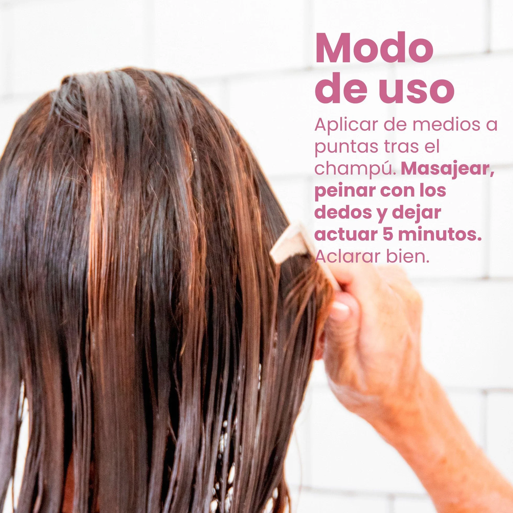 LaLuz by Lourdes Moreno | Esencial Acondicionador Capilar Diario | Desenreda, Hidrata y Aporta Elasticidad Sin Aplastar | Con Densinaria y Agua de Bambú | Cabello Suave, Suelto y Manejable | 250 ml