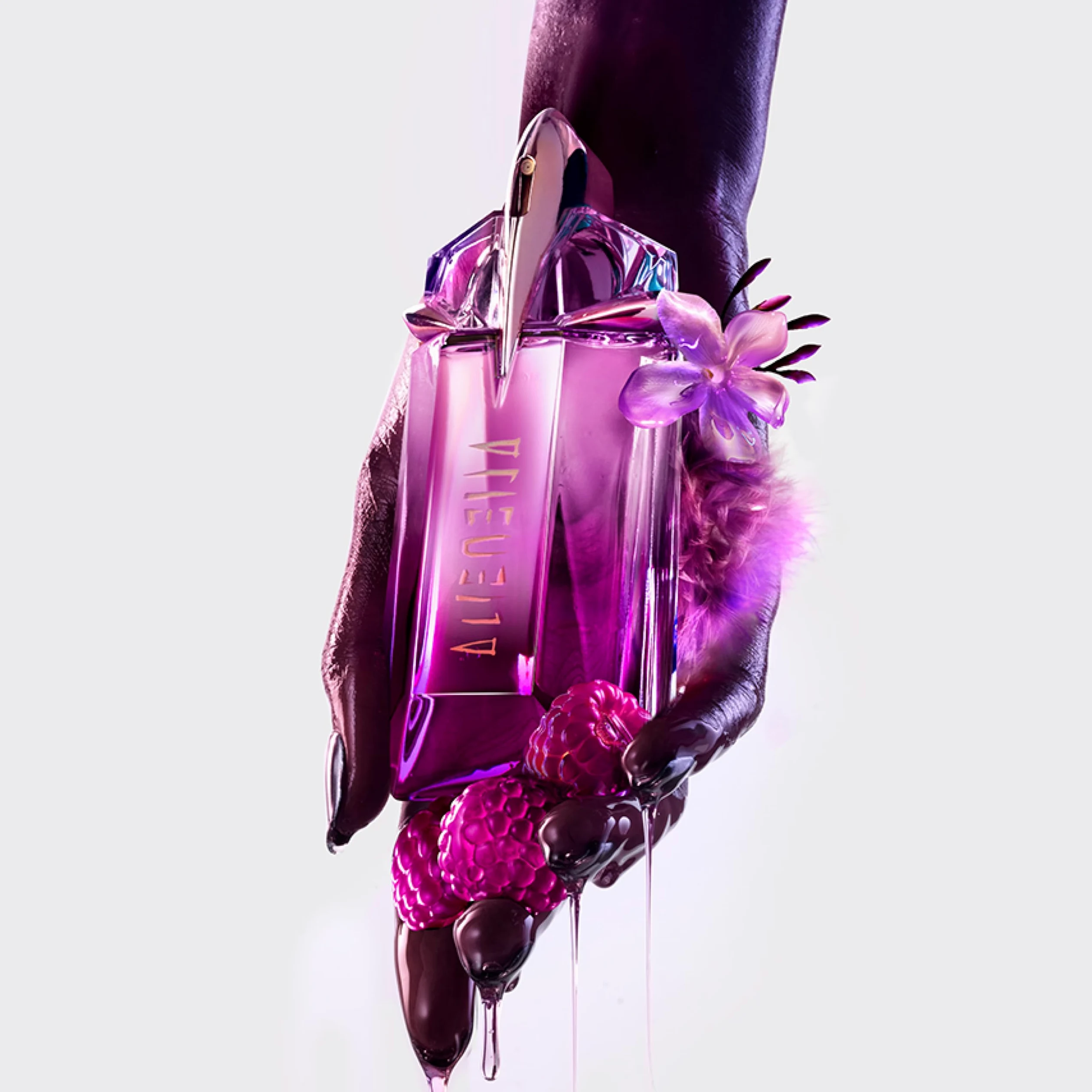 Mugler Alien Pulp Eau de Parfum, Perfume para Mujer, Fragancia Floral Frutal, Aroma Supra Delicioso, Jazmín Cremoso y Almizcles Aterciopelados en Icónico Frasco Recargable