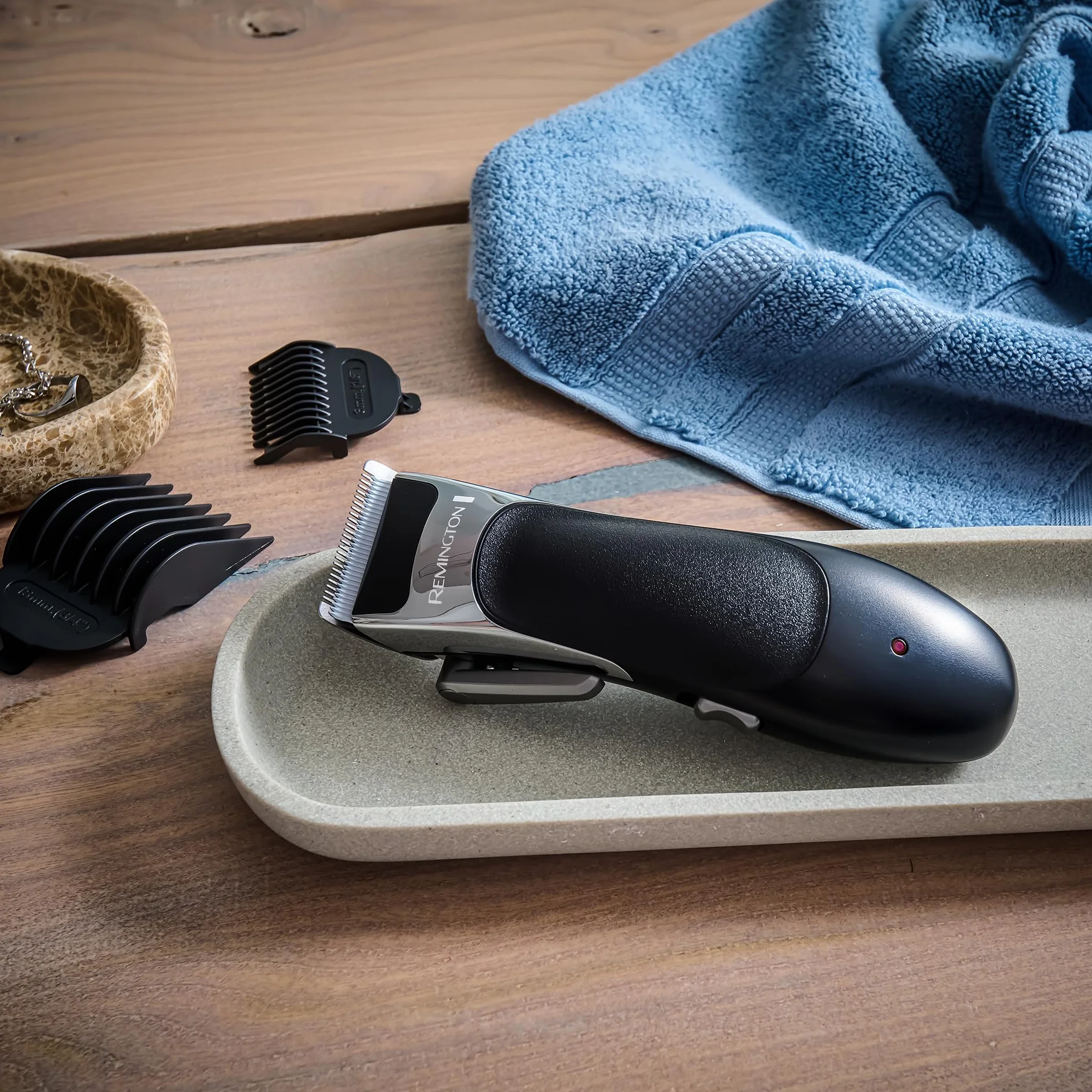 Remington Máquina de Cortar Pelo Stylist, Cortapelos con Cable e Inalámbrico, Cuchillas de Cerámica Avanzada, 8 Peines, 40 min Autonomía, Palanca Selección Longitud, Maletín y 5 Accesorios - HC363C, unisex.