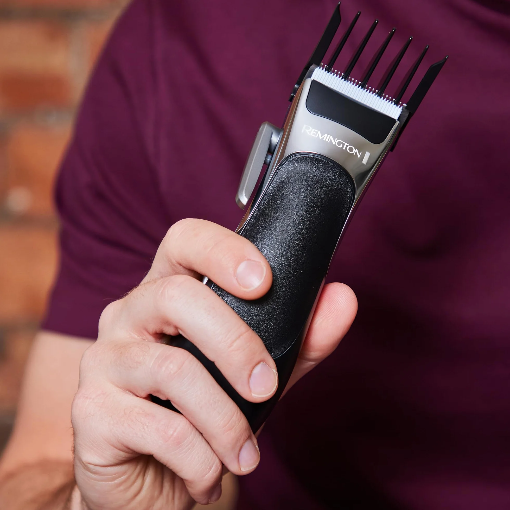 Remington Máquina de Cortar Pelo Stylist, Cortapelos con Cable e Inalámbrico, Cuchillas de Cerámica Avanzada, 8 Peines, 40 min Autonomía, Palanca Selección Longitud, Maletín y 5 Accesorios - HC363C, unisex.