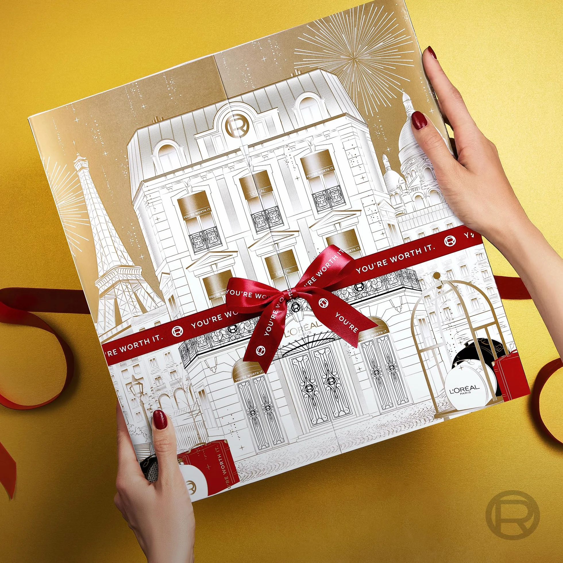 L'Oréal Paris - Calendario de Adviento 24 Días - Set de Regalo Navidad - Maquillaje, Cuidado Facial y Capilar - 24 Productos de Belleza Esenciales en Tamaño Real